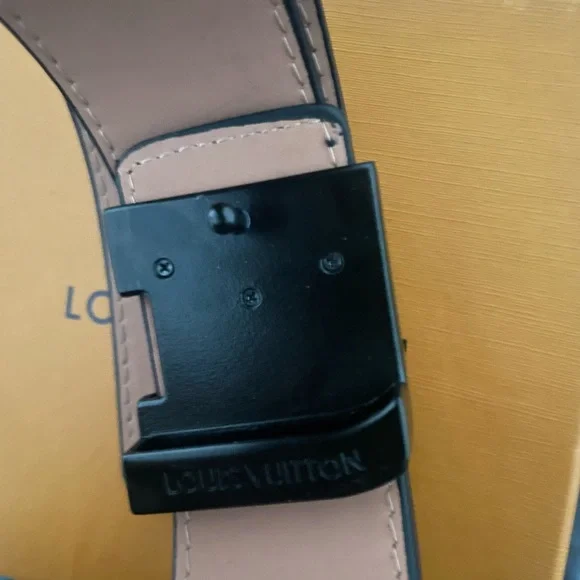 Black Checkered LV Belt - Picture 4 of 6